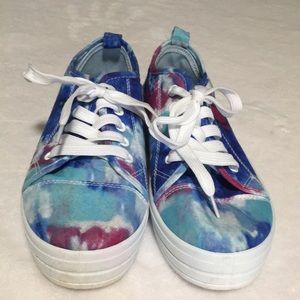 Sole Mates woman’s blue & pink tie dye tennis sneakers with white laces size 7/8